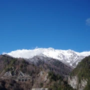 到處都是雪山。