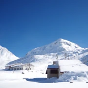 室堂外的滑雪場。