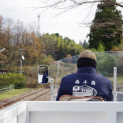 我們登上了小火車旅程。