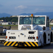 行李運輸車。