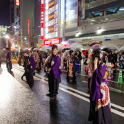 Toukasan祭街頭表演。