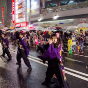 Toukasan祭街頭表演。