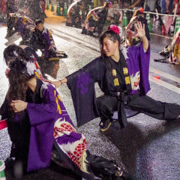 Toukasan祭街頭表演。