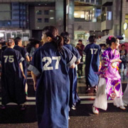 Toukasan祭街頭表演。