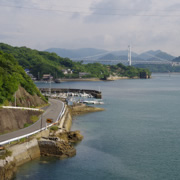 攀上因島大橋。