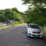 車輛隨便泊在路邊。