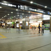 岡山駅內。