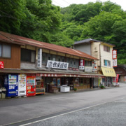 湖邊商店。