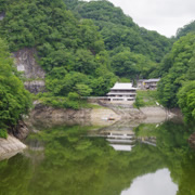 神龍湖另一邊。