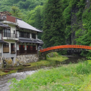 原意是找帝釈峡的雄橋，但最後來不知名的停車場。