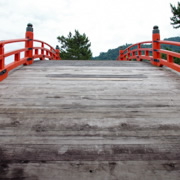 宮島神社內。