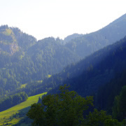 另一面山景。