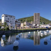 三原駅外既隆景広場，星期六有市民大會。