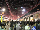 12月24日的晚上，人流還不是太多。