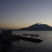 酒店房間露台外面就看到櫻島火山。