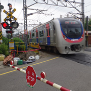 大大架火車就在眼前經過。