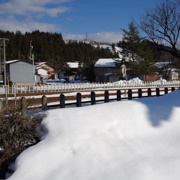 白雪雪的雪地。