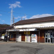 引領我們來到美濃白鳥駅。