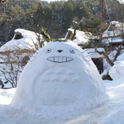 入口處的龍貓雪雕。