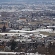 山上看松本市。