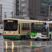 過路的雨遮陣。