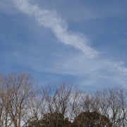 藍天白雲的天氣。