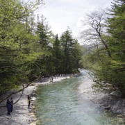 霞沢橋上。