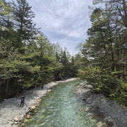 霞沢橋上。