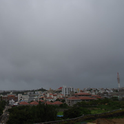 先撤退吧，暴風雨來到了。