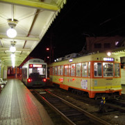 駅內電車。