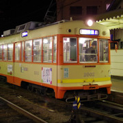 駅內電車。