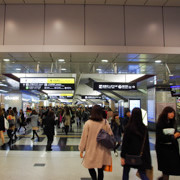 大阪駅內。