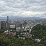 又喺另一個景象。