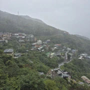 九份山城另一端。