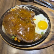 似足香港大快活嘅鐵板餐。