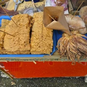 估唔到嘅喺，路邊會搵到即燒魷魚。