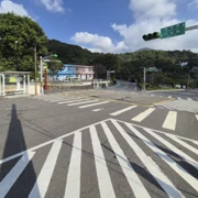 等待回程嘅公車。