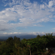 關山藍天白雲。