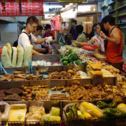 沒有錯，又是昨天的店舖，一品滷味