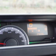 兩萬四的公里數，車應該落地年多吧。
