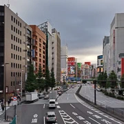 新宿駅大到一個黠，行行下連酒店位置都唔知去左邊呢？