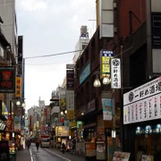 吉祥寺駅外商店街。