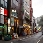 吉祥寺駅外商店街。