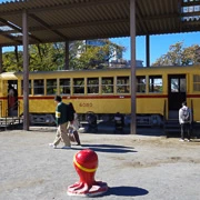 公園內既電車模型。