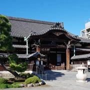 泉岳寺內。