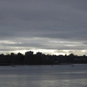 陰天既English Bay Beach。