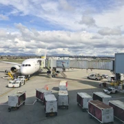 等待前往日本既航班。