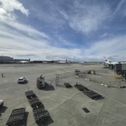 等待前往日本既航班。