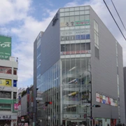 漫無目的係條街到行。