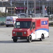 沿River Road漫無目的向前行。